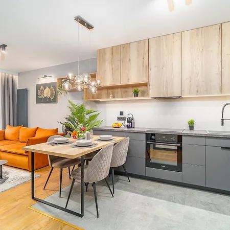 Apartment Podgorze - Parking, Balcony - By Rentujemy Krakow